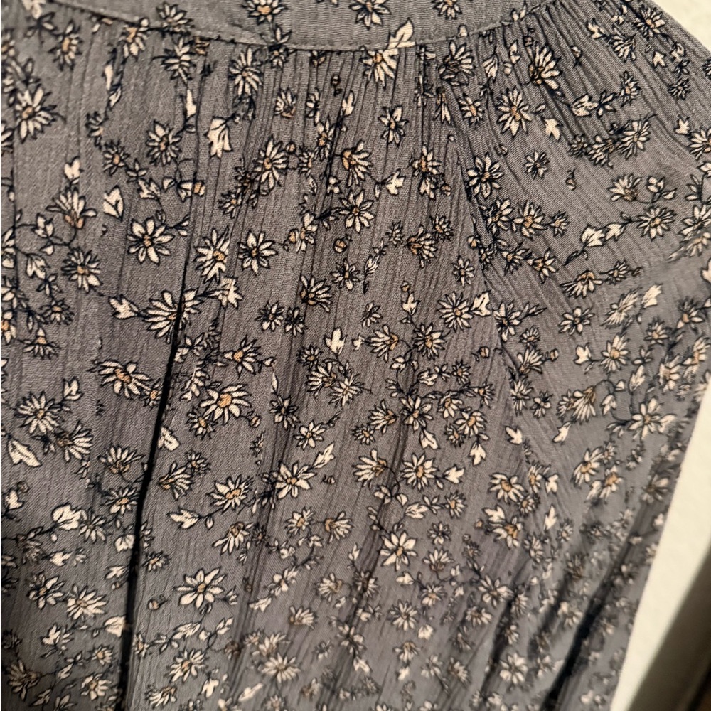 CJLA Floral Gray Women's Top - Picture 3 of 5
